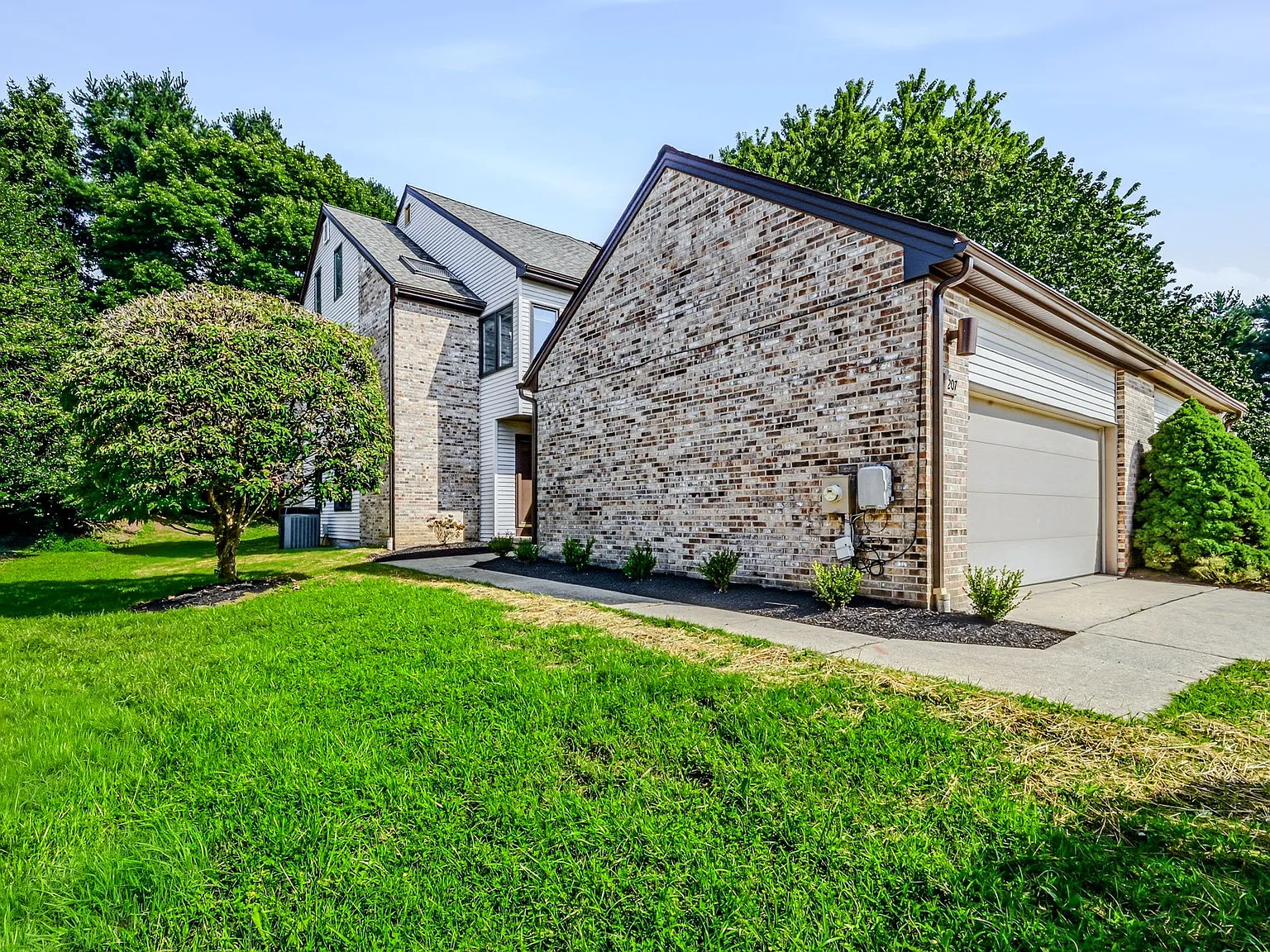 3 bed, 2.5 bath, 2152 sqft, $2,750 — Photo 2