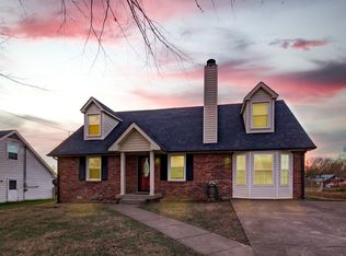 402 Helton Dr, Clarksville, TN 37042