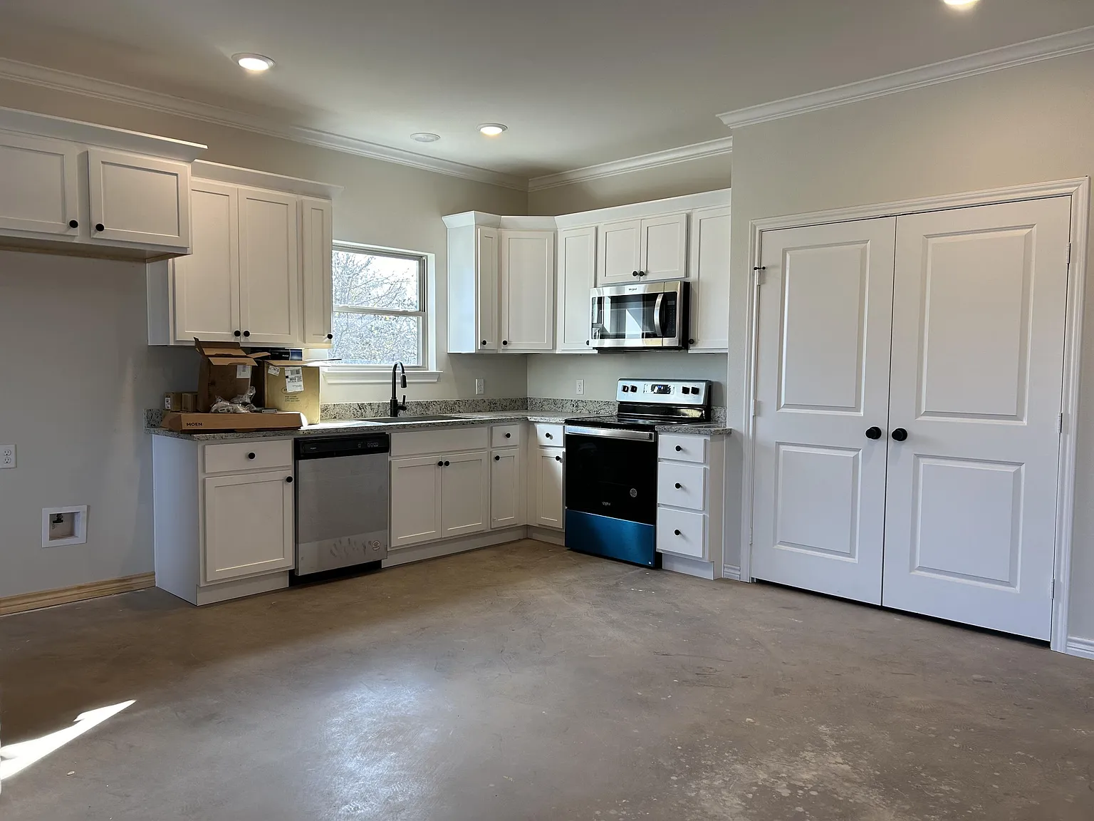 1604 New England Road - adv 2 bed - 100 — Photo 2