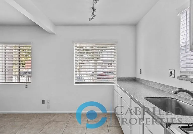 2110 Bacon St #8 — Photo 12