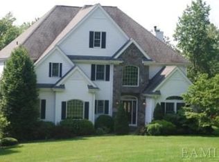 10 Sunderland Ln, Katonah, NY 10536