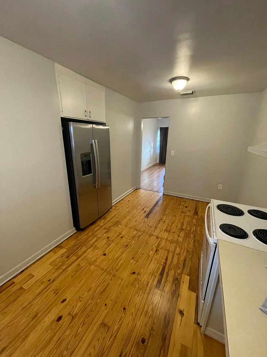 Kitchen - 716 S Mills Ave