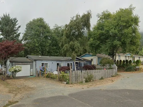1040 Charlotte Ct, Rockaway Beach, OR 97136
