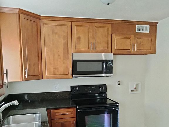 2nd image of 225 Fig St APT C