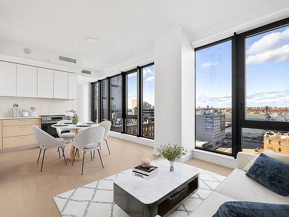 3rd image of 554 W 46th St #1015