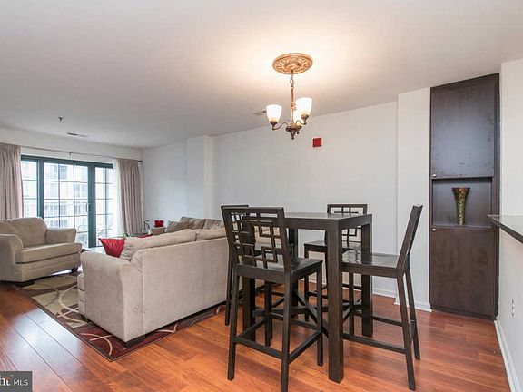 4th image of 2 Leverington Ave #40