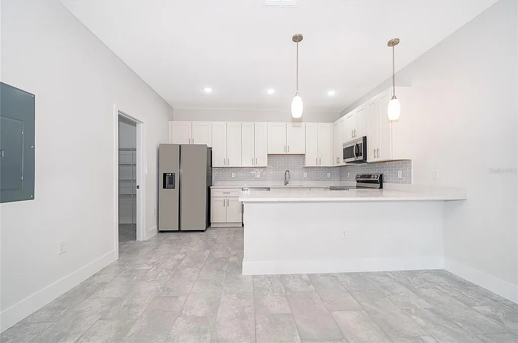 3 bed, 2.0 bath, 1381 sqft, $1,700 — Photo 4
