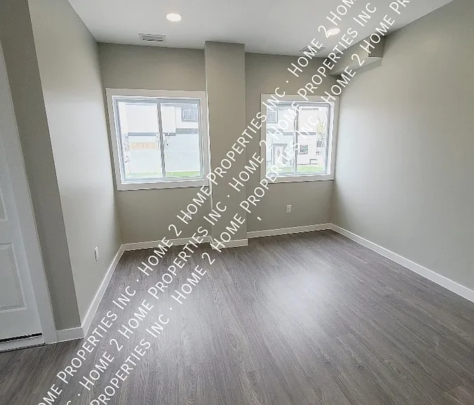 1201 University Ave W — Photo 3