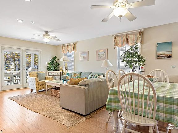 5th image of 869 3rd St #A