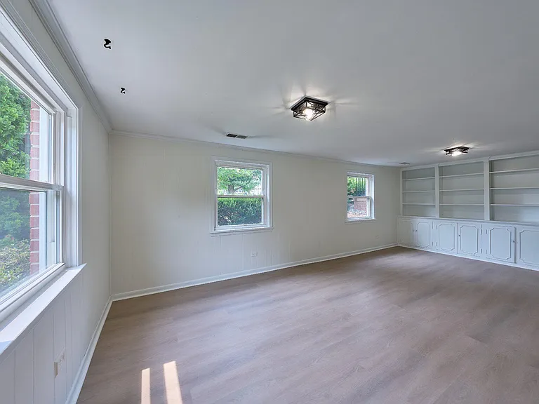 2924 Gracefield Rd — Photo 40