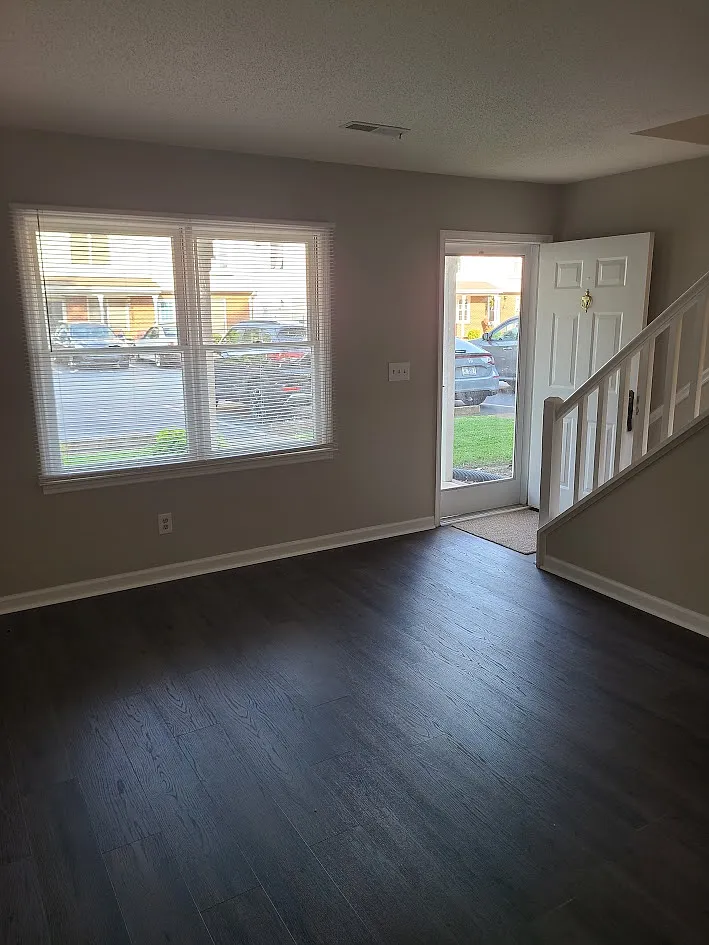 2 bed, 1.5 bath, 960 sqft, $1,100 — Photo 3