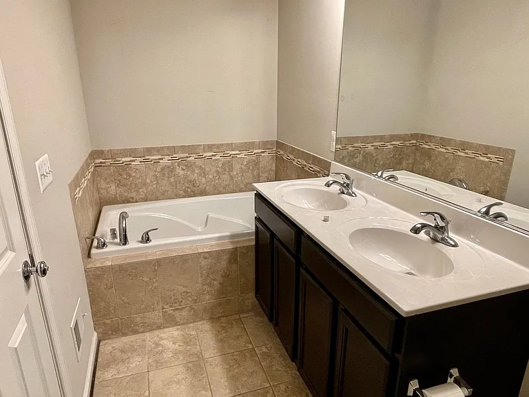 201 Woodstream Cir — Photo 9