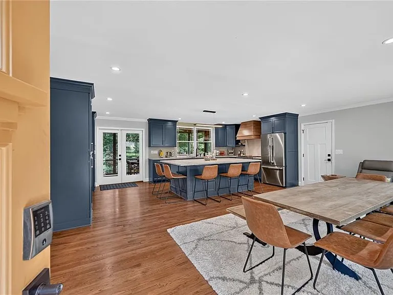 4100 Shawnee Ln NE — Photo 4