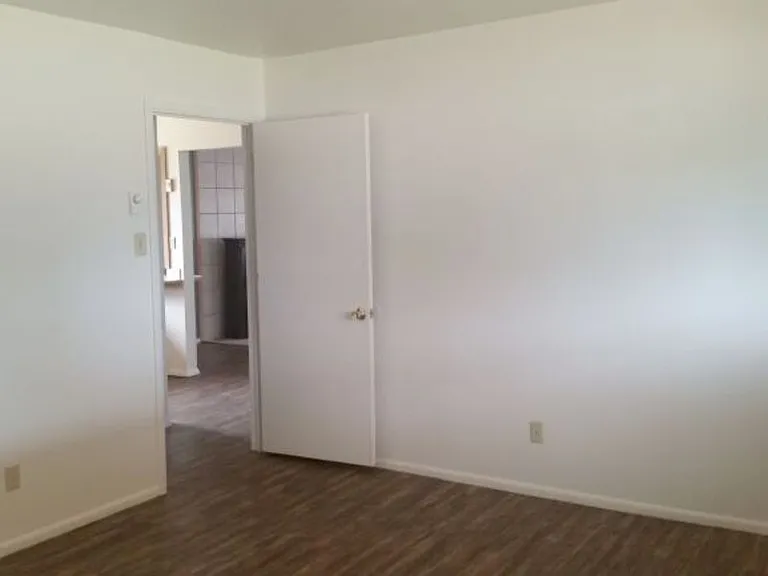 290 E 400 S — Photo 15