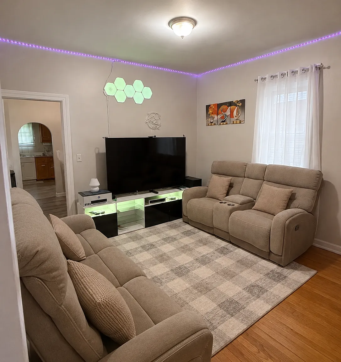 2 bed, 868 sqft, $1,450 — Photo 1