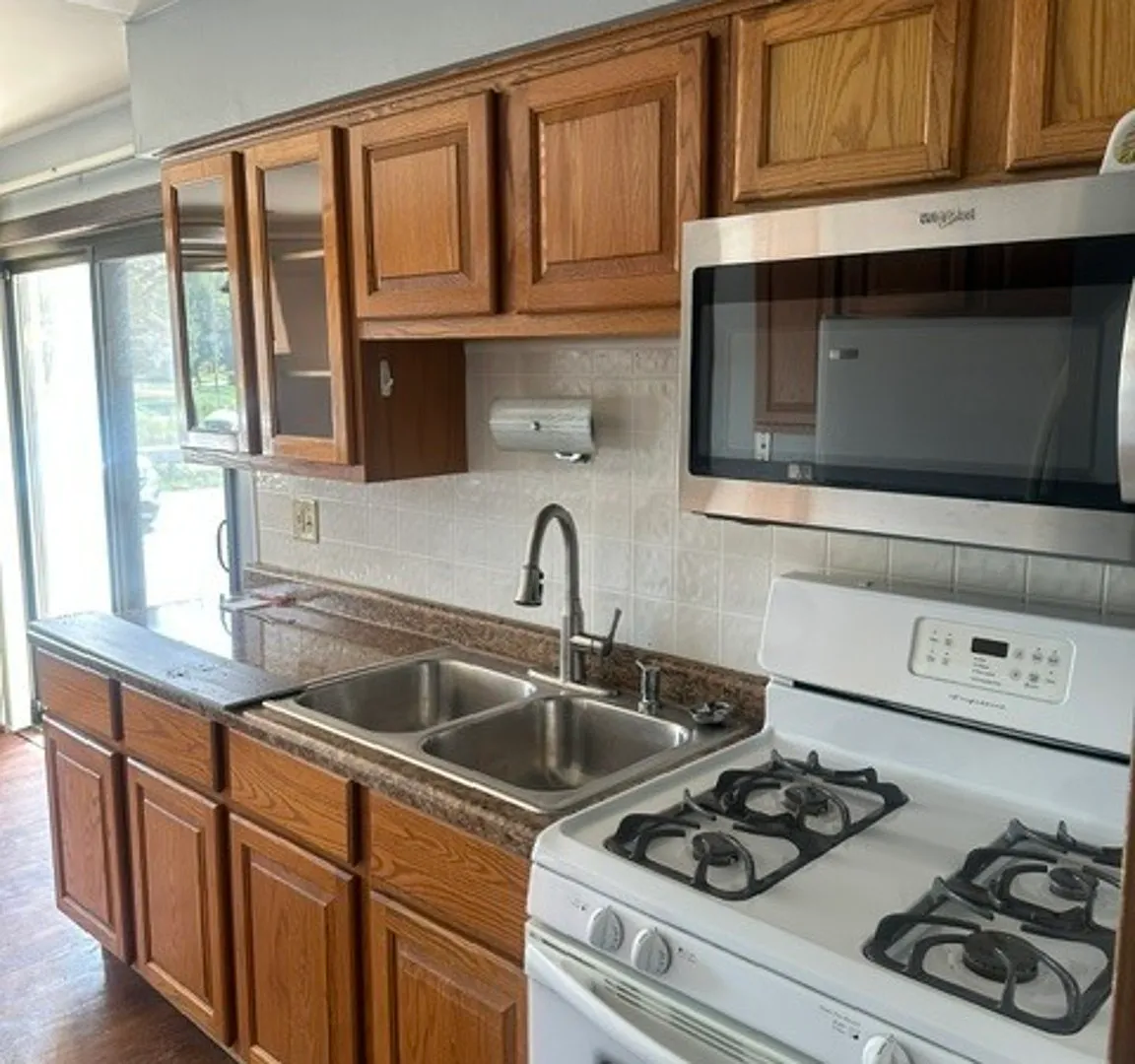 3 bed, 1200 sqft, $2,250 — Photo 4