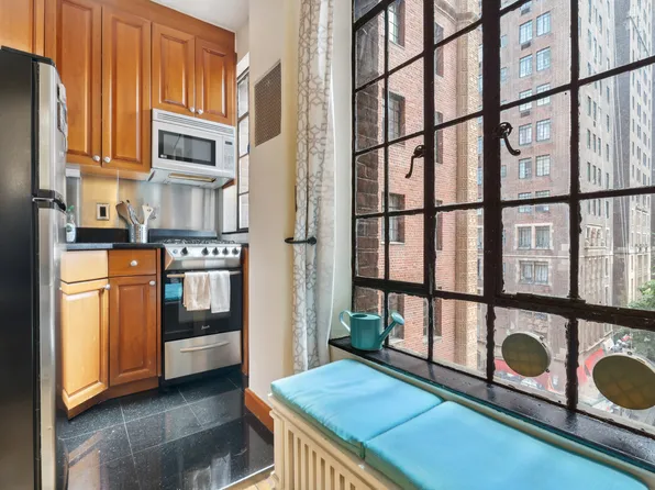 333 East 43rd Street image 7 of 12