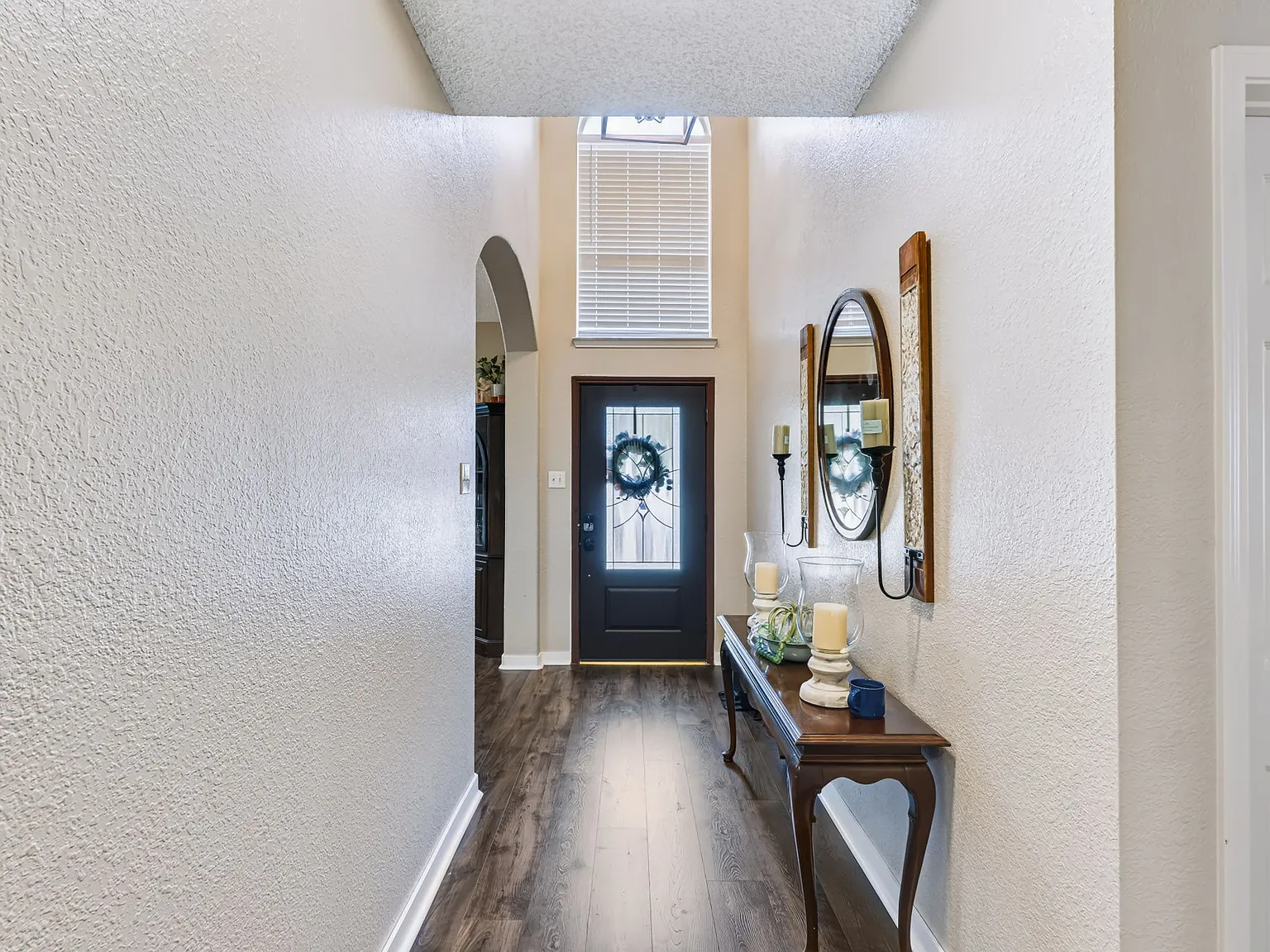 5 bed, 2.5 bath, 2455 sqft, $3,100 — Photo 2