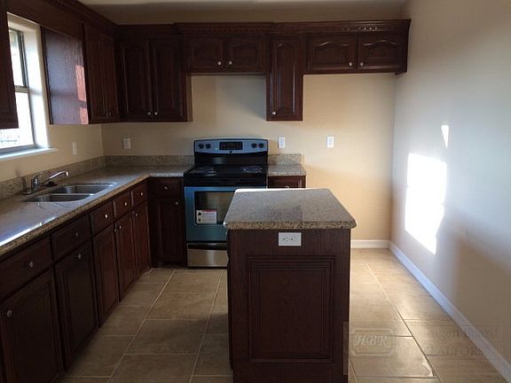 2nd image of 3217 Legacy Ln