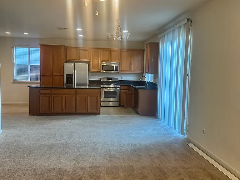 1635 Courtyard Dr — Photo 7