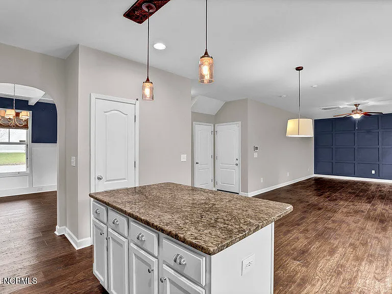 801 Rosedale Dr — Photo 10