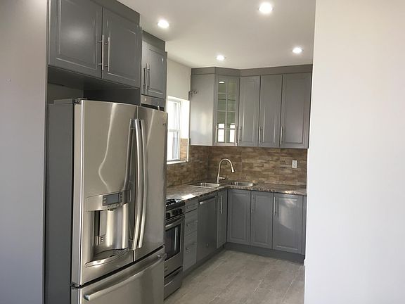 2nd image of 3828 Maple Ave Floor 2