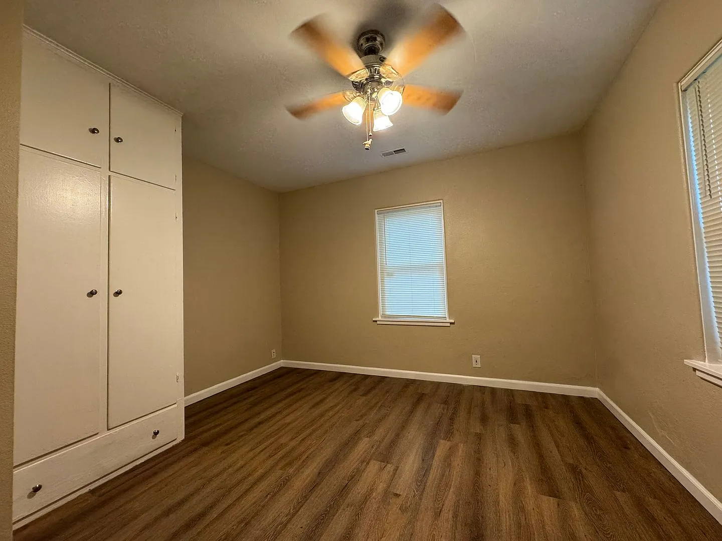 $1,450 | 2 Bedroom, 1 Bathroom House | *Pet Friendly | Available for Immediate Move In! — Photo 4