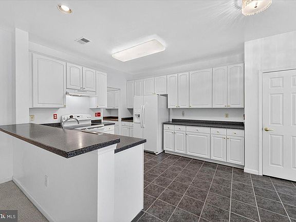 3rd image of 7 Allister Ln