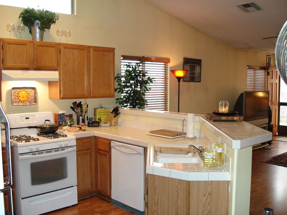 2nd image of 1527 Bradfox Ln