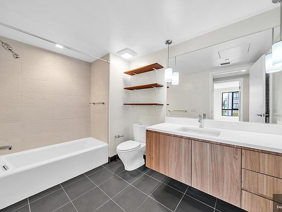 3rd image of 1300 22nd St APT 312