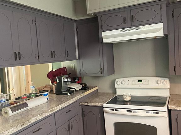 3rd image of 422 Thayer St #1