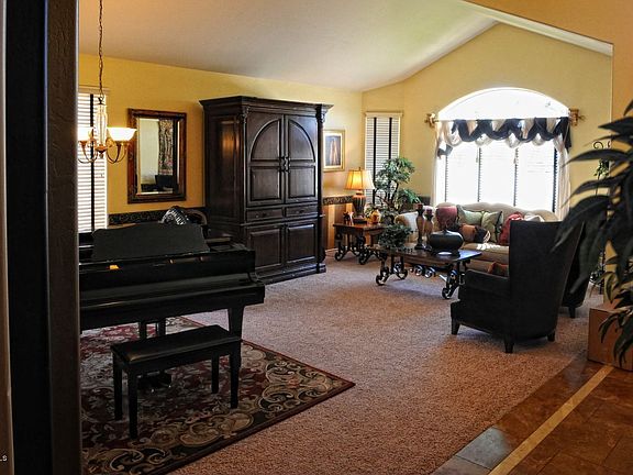 3rd image of 1502 N Bernard Cir