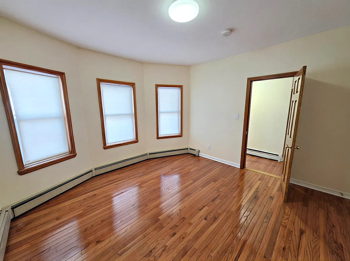 Building Photo - 167 Elm St #1