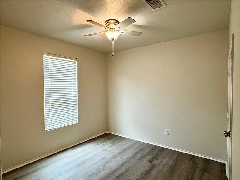 1331 S Maple Dr — Photo 18