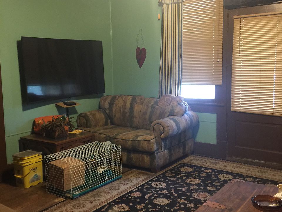 2nd image of 304 N Walnut Ave