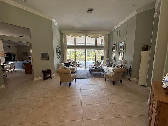4th image of 115 N RIVER Drive W