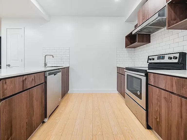 379 Harman St #4E — Photo 6