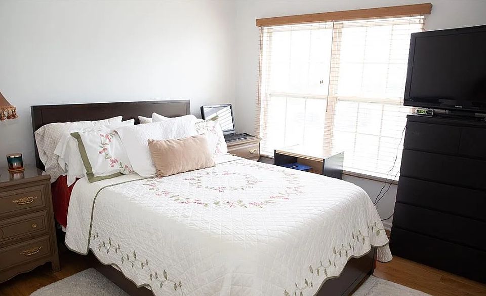 1st image of 607 Prestwick Dr #2