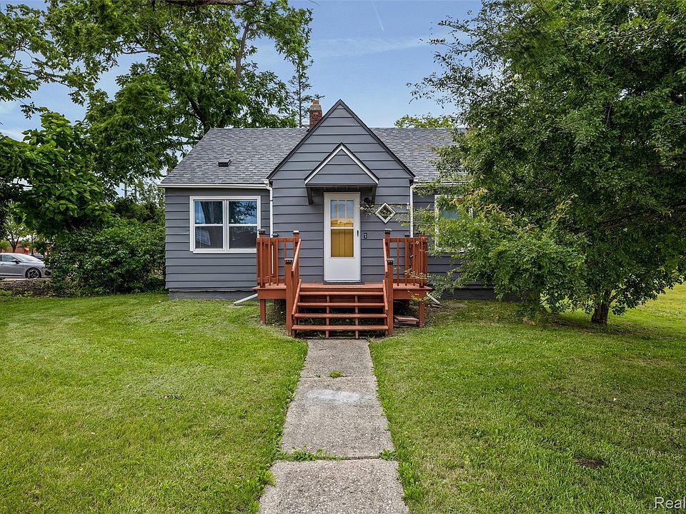 1st image of 33065 Garfield Rd