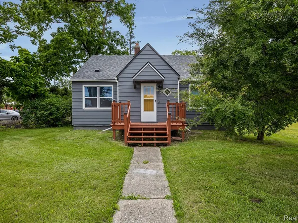 33065 Garfield Rd, Fraser, MI 48026