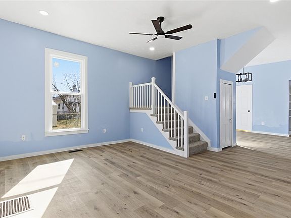 4th image of 523 Summit Ave