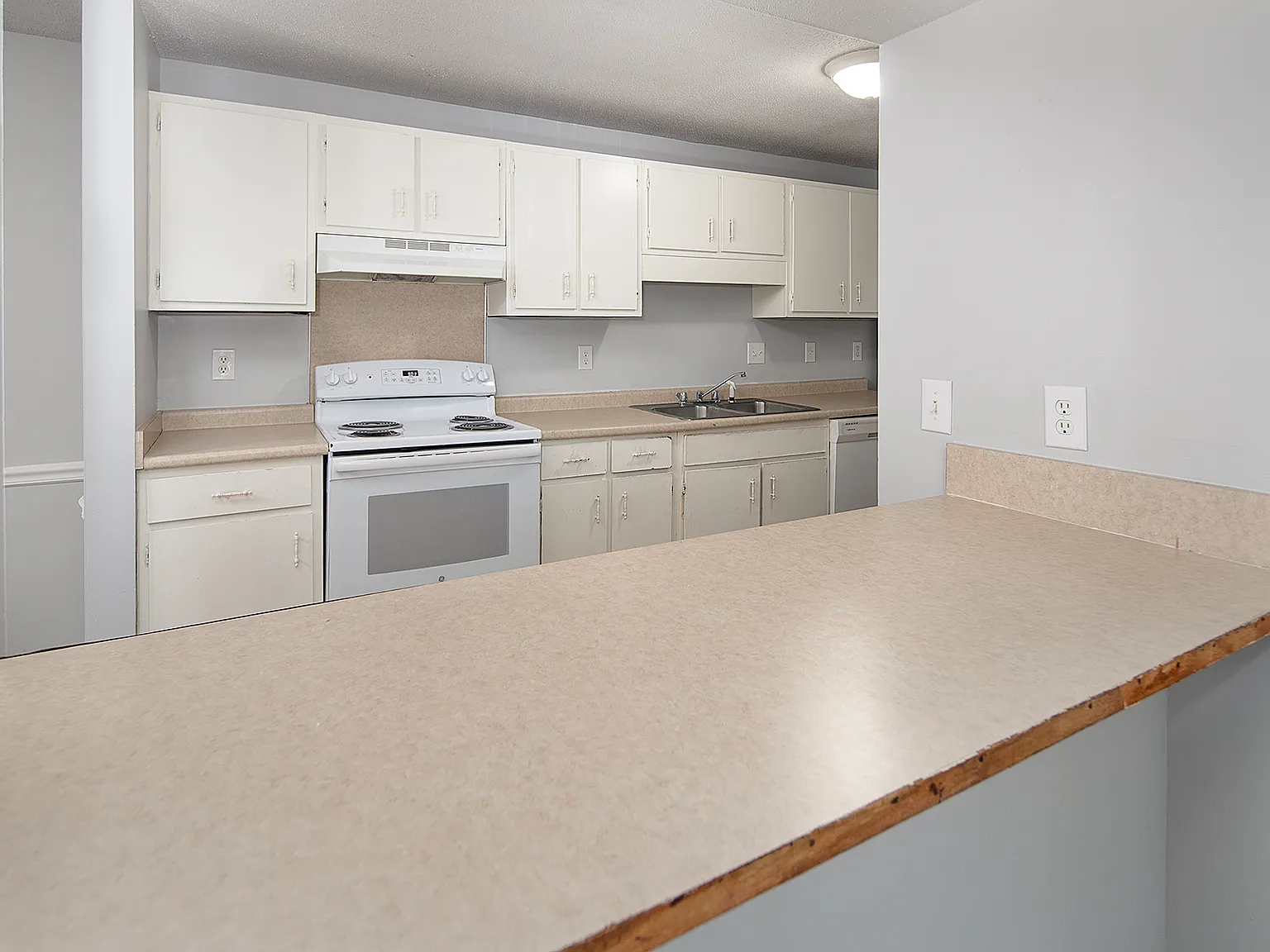 2 bed, 911 sqft, $1,300 — Photo 4