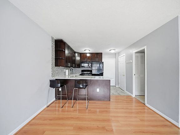 4th image of 922 24th St NW APT 312