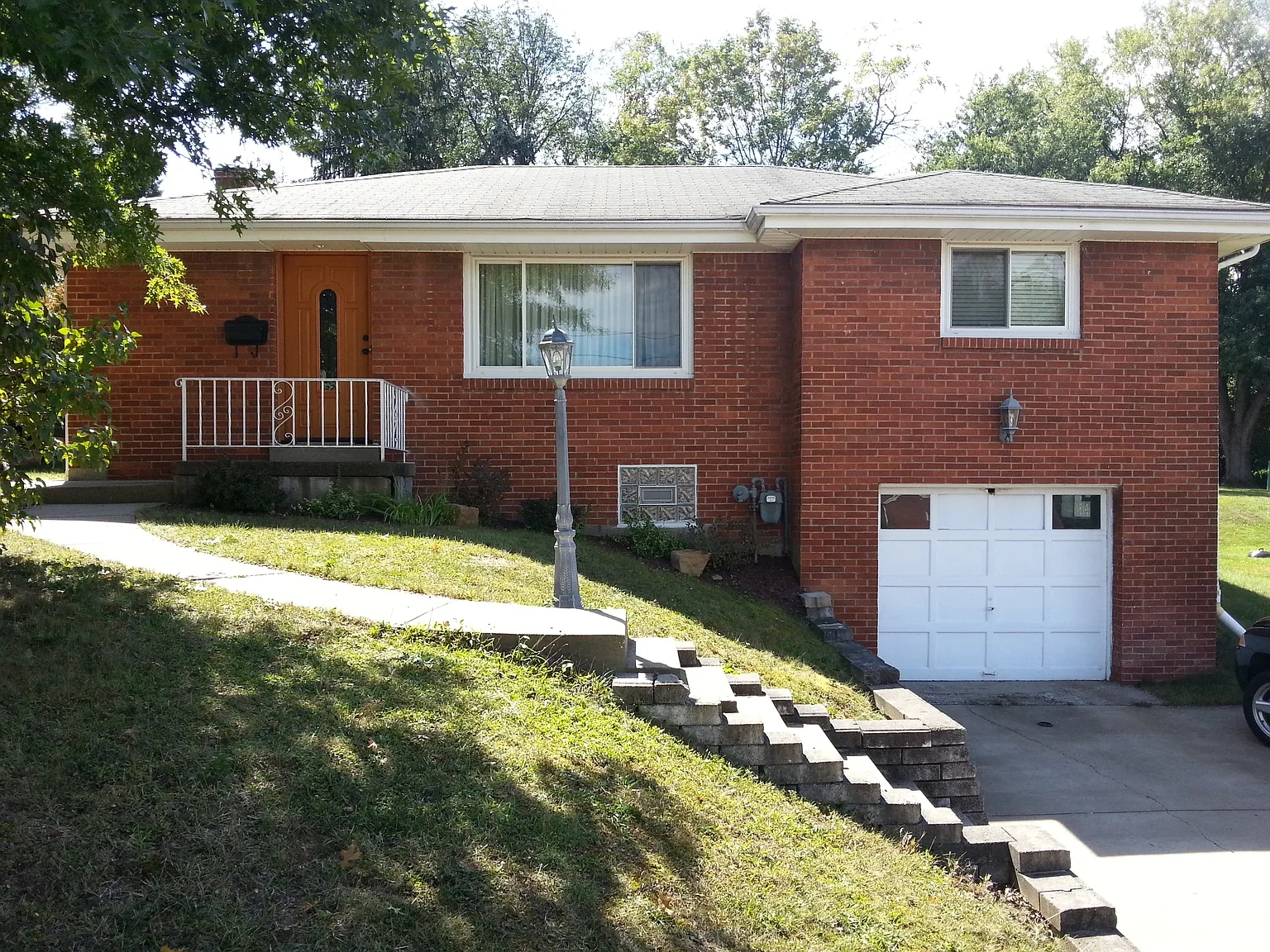 1420 Critchfield Dr photo 1