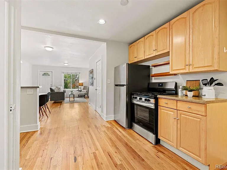 633 S Lincoln St — Photo 5