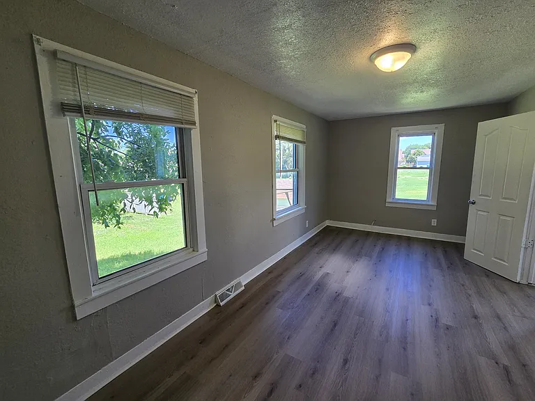 707 Webster St — Photo 12