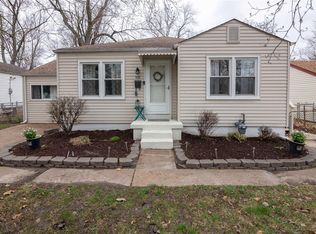 955 Charbonier Rd, Florissant, MO 63031