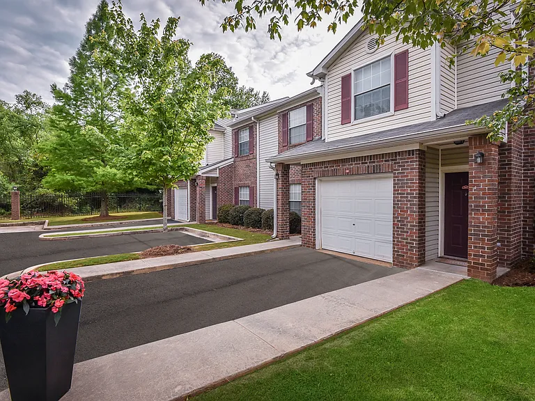 Battle Creek Village Townhomes — Photo 44