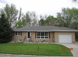 1216 River Rd, Windom, MN 56101
