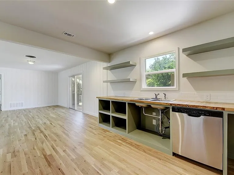 4804 Menchaca Rd — Photo 7